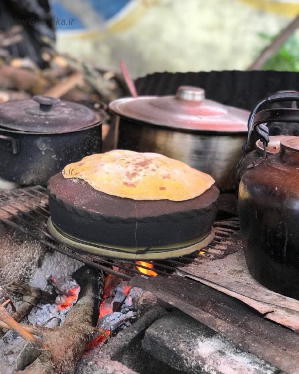 نان خلفه گیلانی روی تابه گیلانی کا